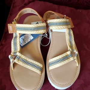 🔴Universal Threads sandals
